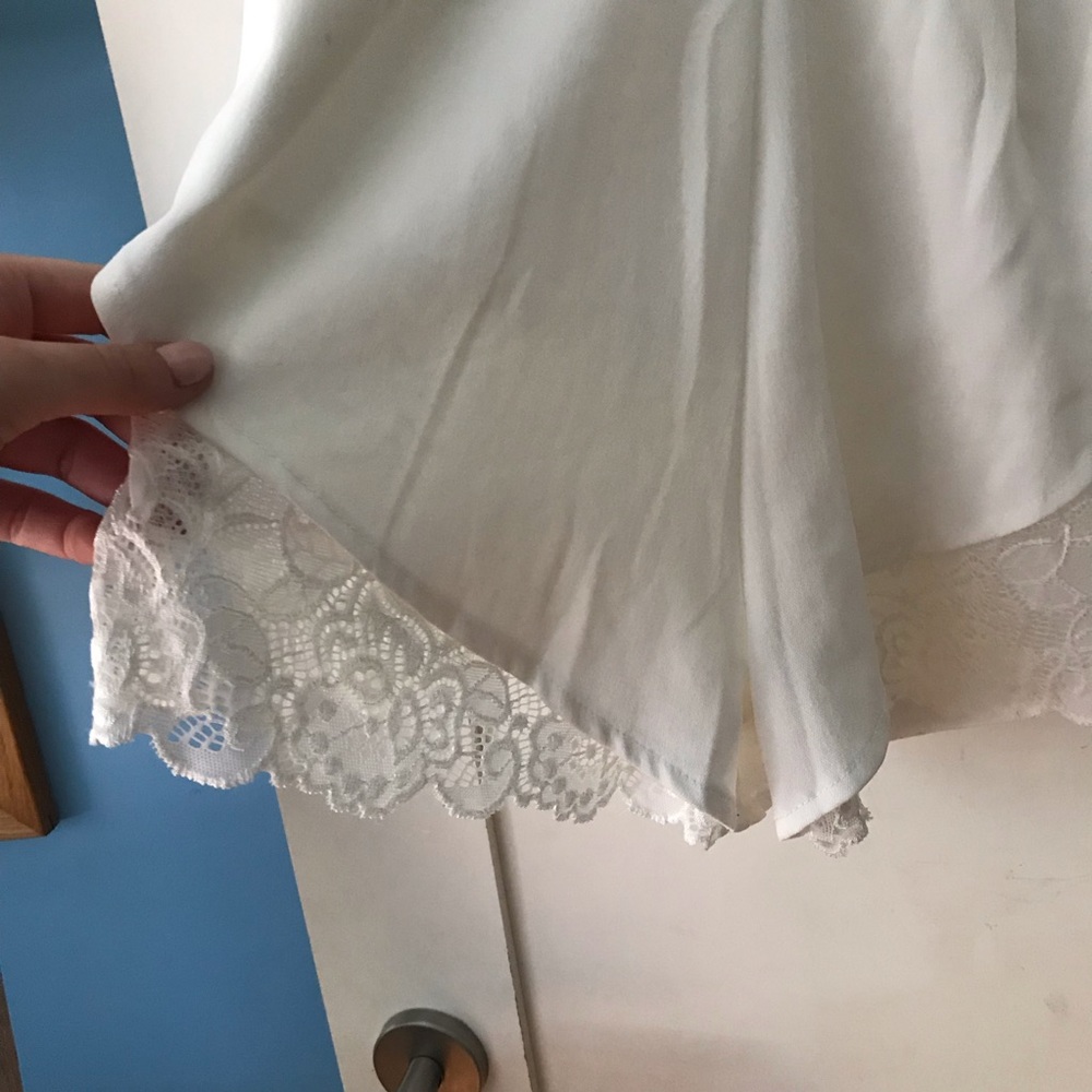 LF BACKLESS LACE ROMPER - Picture 3 of 3